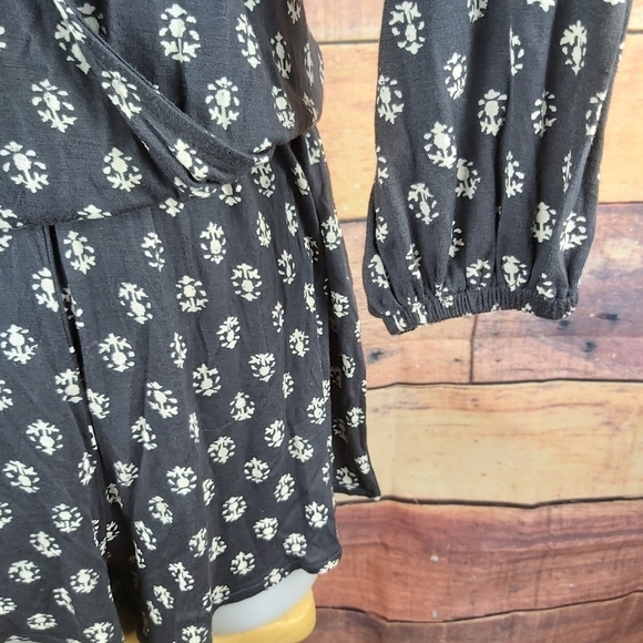 🍄3/50$🍄 Billabong romper jumpsuit size medium deep v neck - Picture 5 of 7